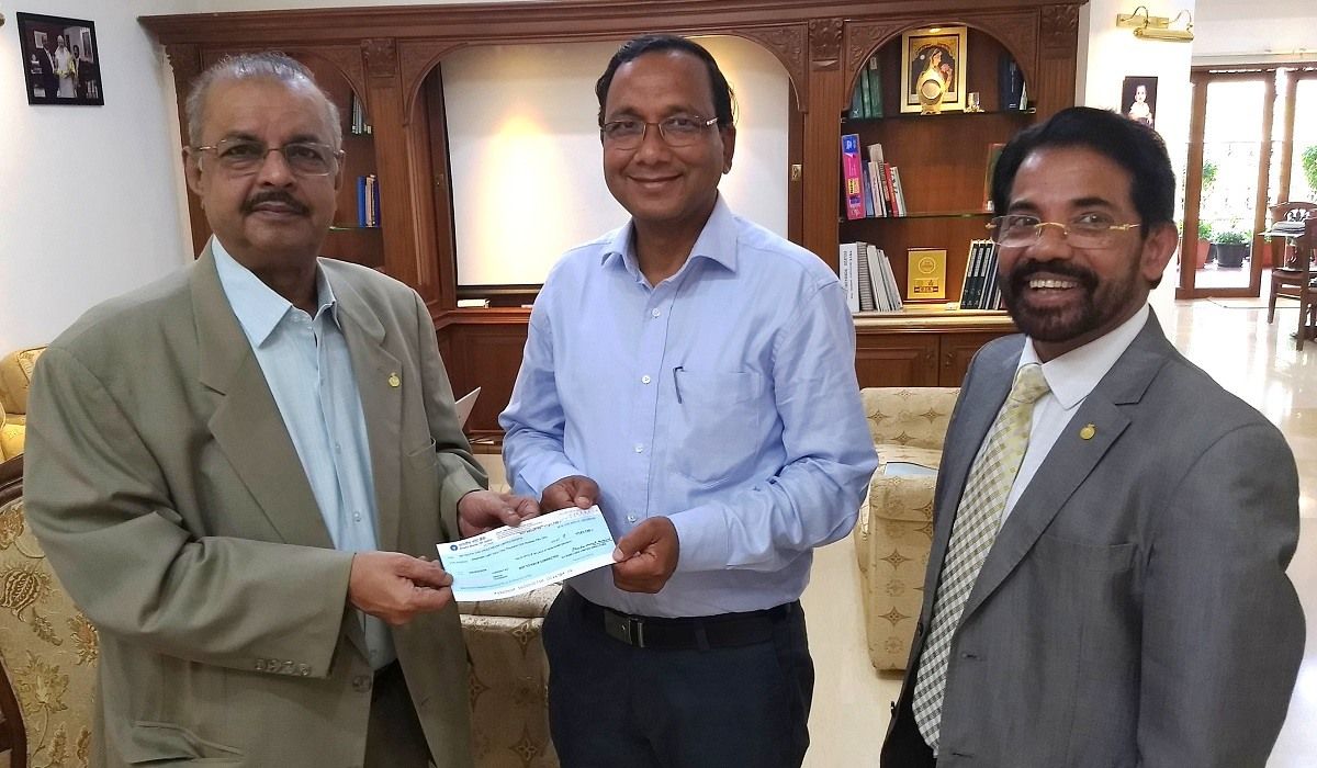 Sami Labs signed an MoU on 22nd March 2019 with Madhya Pradesh Rajya Van Vikas Nigam (MPRVVN), Bhopal for Phase-2 plantation of 16,600 trees of Pterocarpus marsupium (Vijaysar) in Madhya Pradesh. Dr. Muhammed Majeed, Founder & Chairman, Sami-Sabinsa Group and Shri A. B. Gupta, Regional Chief General Manager, Seoni, MPRVVN signed the MoU along with Mr. VG Nair, Director & CEO, Sami Labs and Dr. Arvind Saklani