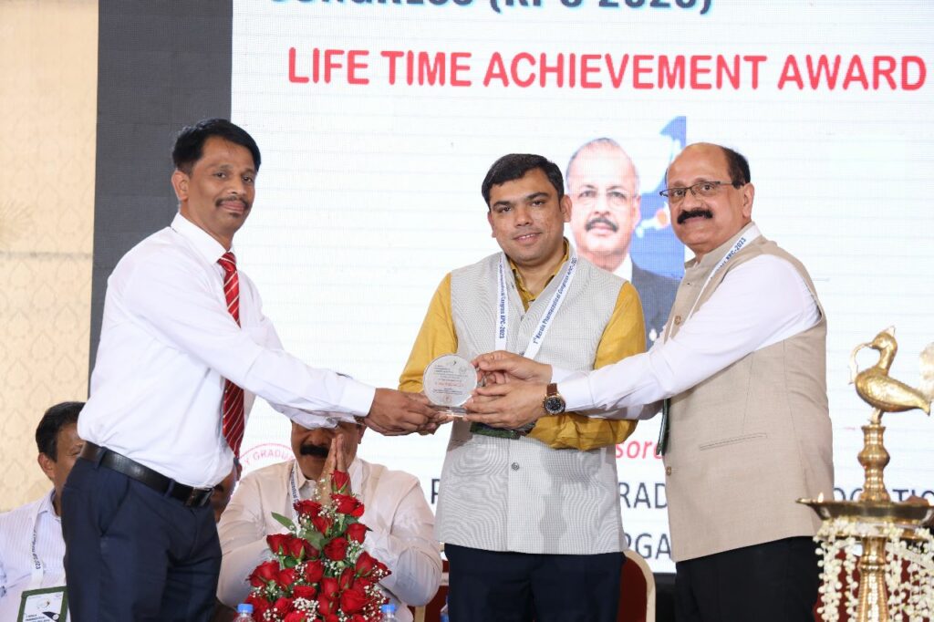 Dr. Muhammed Majeed, Chairman and Founder, Sami-Sabinsa Group has been felicitated with Life Time Achievement Award